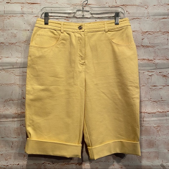 St. John Sport yellow bermuda shorts Pockets 8 - Picture 1 of 10